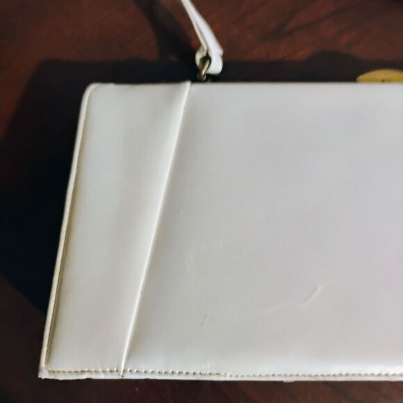 White Structured Clutch with Geometric Design - Picture 4 of 12